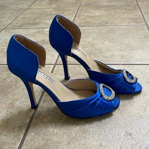 MANOLO BLAHNIK BLUE SAPPHIRE SATIN HEELS SIZE 39 $755 SEDARABY d’Orsay SHOES